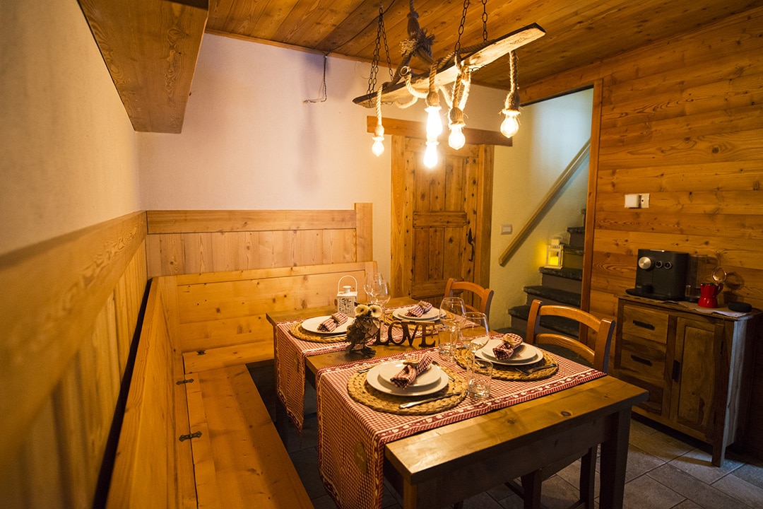 Table for 8 guests - Chalet rent apartment airbnb Pragelato - Setriere
