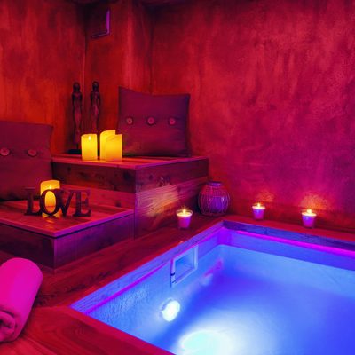 Hotel appartamento chalet con spa privata per coppie scambisti - romanticismo e sesso - hotel tematici a ore